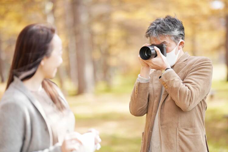 婚活お見合い写真はどこで撮る？屋内、屋外で撮るメリットやおすすめ背景を紹介1